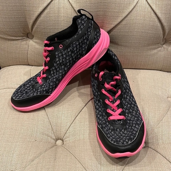 Vionic Python Black Pink Lace Up Comfort Athletic Sneakers Womens Size 9.5 - Picture 1 of 9